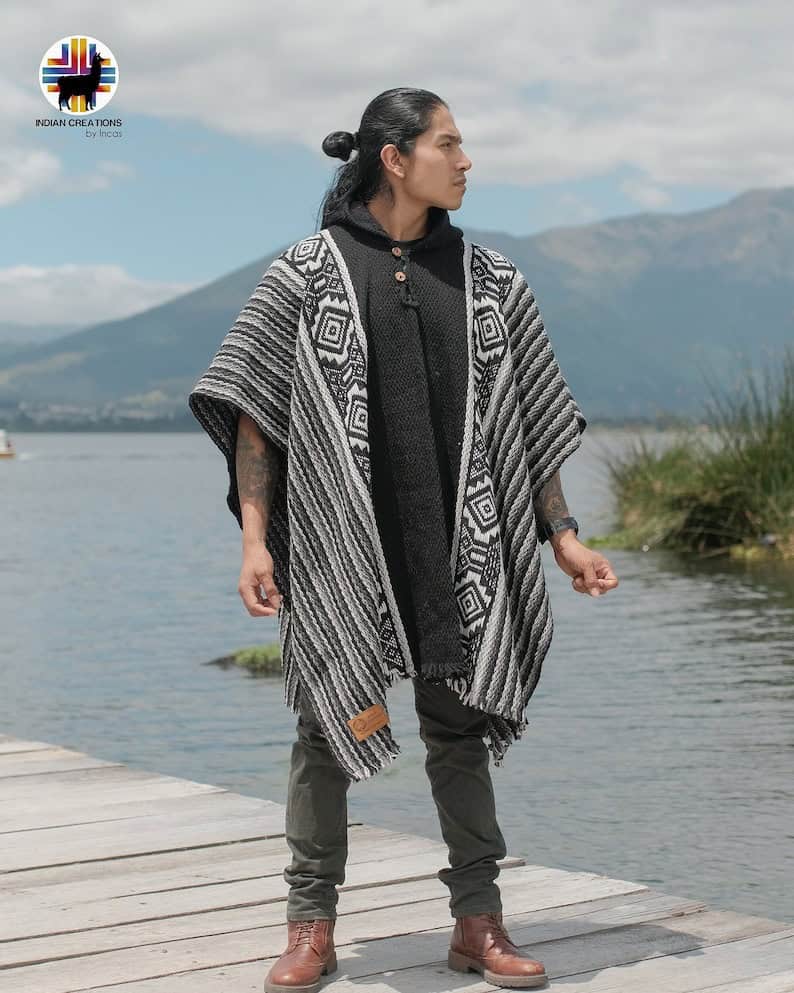Handmade-Wool-Poncho.-Gray-Wolf-Closed-in-the-front-with-Hood