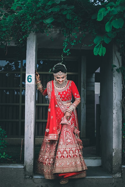 Indian-bride-with-red-wedding-dress