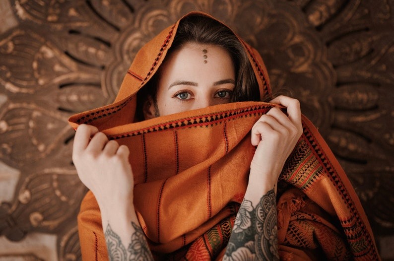 Lightweight-Rust-Embroidered-Wrap
