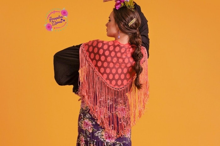 Stretch Tulle Flamenco Shawl w. Polka Dots by AmapolasMoras (Etsy)